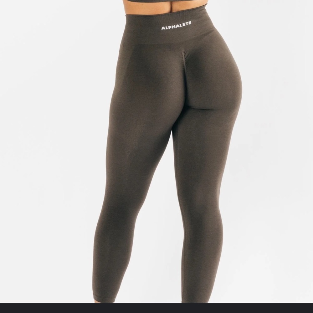 Alphalete Amplify old version color Mocha size Medium!